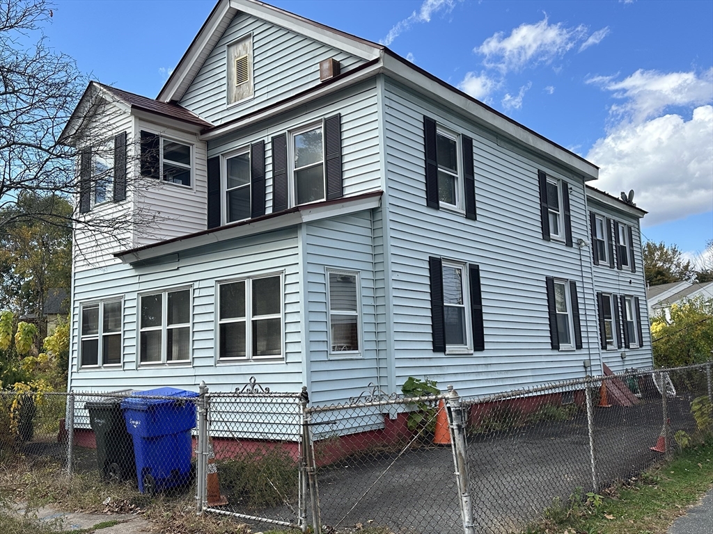 118 Cedar, Springfield, Massachusetts, 6 Bedrooms Bedrooms, 10 Rooms Rooms,2 BathroomsBathrooms,Residential Income,For Sale,Cedar,73470272