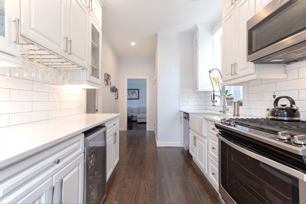 293-295 Commonwealth Ave, Boston, Massachusetts, 2 Bedrooms Bedrooms, 4 Rooms Rooms,1 BathroomBathrooms,Residential Lease,For Rent,Commonwealth Ave,73470284