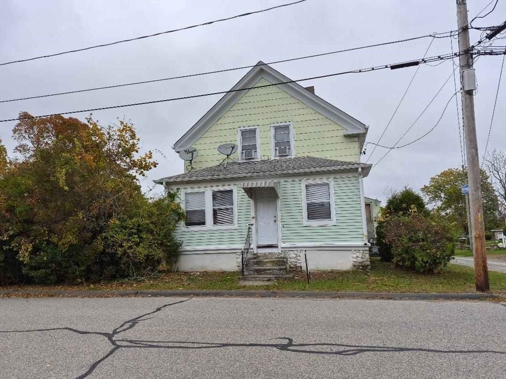 33 Narragansett Blvd, Fairhaven, Massachusetts, 4 Bedrooms Bedrooms, 7 Rooms Rooms,1.5 BathroomsBathrooms,Residential,For Sale,Narragansett Blvd,73470204