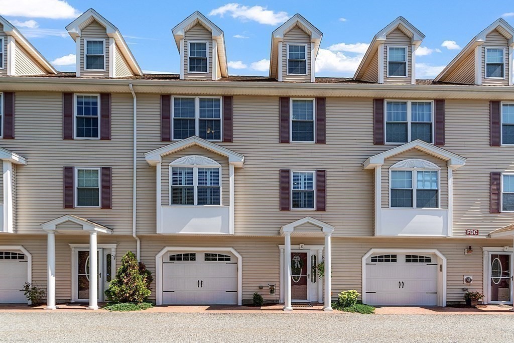 36 Middlesex Ave, Wilmington, Massachusetts, 2 Bedrooms Bedrooms, 6 Rooms Rooms,1.5 BathroomsBathrooms,Residential Lease,For Rent,Middlesex Ave,73470311