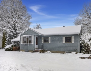 6 Laurine Rd, Danvers, Massachusetts, 3 Bedrooms Bedrooms, 5 Rooms Rooms,1.5 BathroomsBathrooms,Residential,For Sale,Laurine Rd,73470238