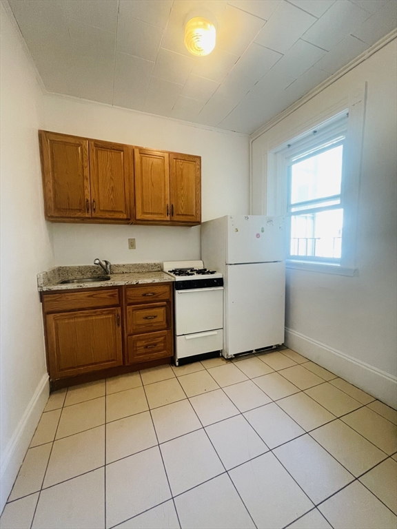 14 Palace Rd, Boston, Massachusetts, 2 Bedrooms Bedrooms, 4 Rooms Rooms,1 BathroomBathrooms,Residential Lease,For Rent,Palace Rd,73470330