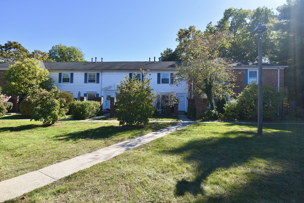 15 Yorktown Dr, Springfield, Massachusetts, 2 Bedrooms Bedrooms, 5 Rooms Rooms,1.5 BathroomsBathrooms,Residential Lease,For Rent,Yorktown Dr,73470149