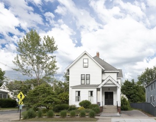 209 Walnut Street, Newton, Massachusetts, 1 Bedroom Bedrooms, 4 Rooms Rooms,1 BathroomBathrooms,Residential Lease,For Rent,Walnut Street,73470165