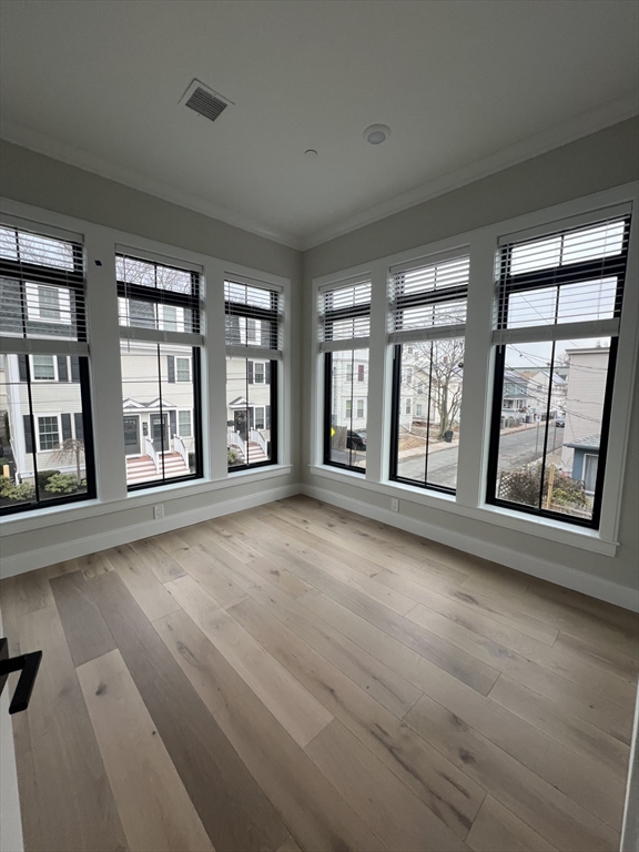 157 Everett St., Boston, Massachusetts, 2 Bedrooms Bedrooms, 4 Rooms Rooms,2 BathroomsBathrooms,Residential Lease,For Rent,Everett St.,73470174