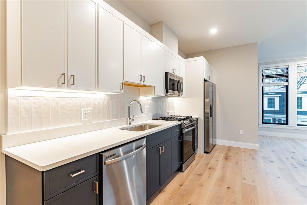 157 Everett St., Boston, Massachusetts, 4 Bedrooms Bedrooms, 7 Rooms Rooms,3 BathroomsBathrooms,Residential Lease,For Rent,Everett St.,73470177