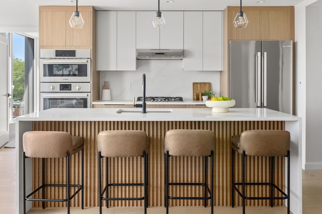 125 Lowell Street, Somerville, Massachusetts, 3 Bedrooms Bedrooms, 7 Rooms Rooms,3 BathroomsBathrooms,Residential,For Sale,Lowell Street,73470187