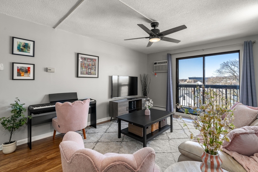 10 Williams St, Watertown, Massachusetts, 2 Bedrooms Bedrooms, 4 Rooms Rooms,1 BathroomBathrooms,Residential,For Sale,Williams St,73470106