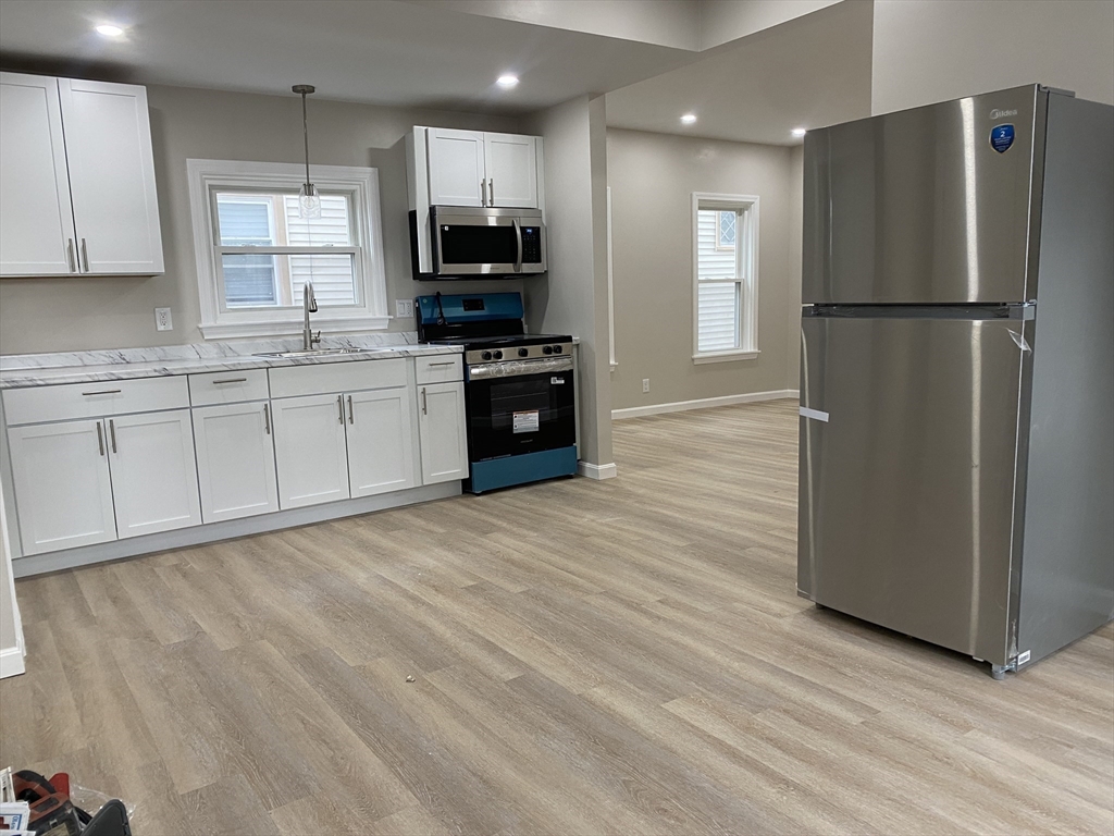 74 Upham, Malden, Massachusetts, 2 Bedrooms Bedrooms, 5 Rooms Rooms,1 BathroomBathrooms,Residential Lease,For Rent,Upham,73470206