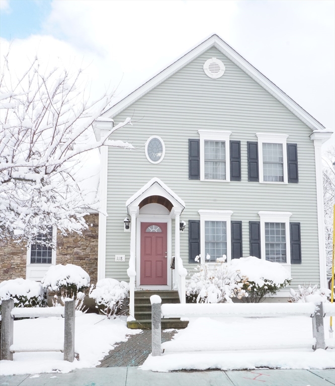 118 Smith St, Lowell, Massachusetts, 3 Bedrooms Bedrooms, 6 Rooms Rooms,1.5 BathroomsBathrooms,Residential Lease,For Rent,Smith St,73470220