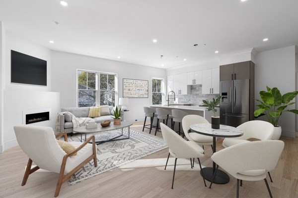 143 Tremont St, Boston, Massachusetts, 4 Bedrooms Bedrooms, 6 Rooms Rooms,4 BathroomsBathrooms,Residential,For Sale,Tremont St,73470332