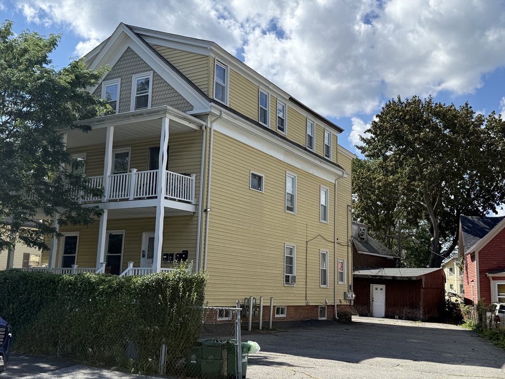 32 Clifton St, Worcester, Massachusetts, 2 Bedrooms Bedrooms, 6 Rooms Rooms,1 BathroomBathrooms,Residential Lease,For Rent,Clifton St,73470334