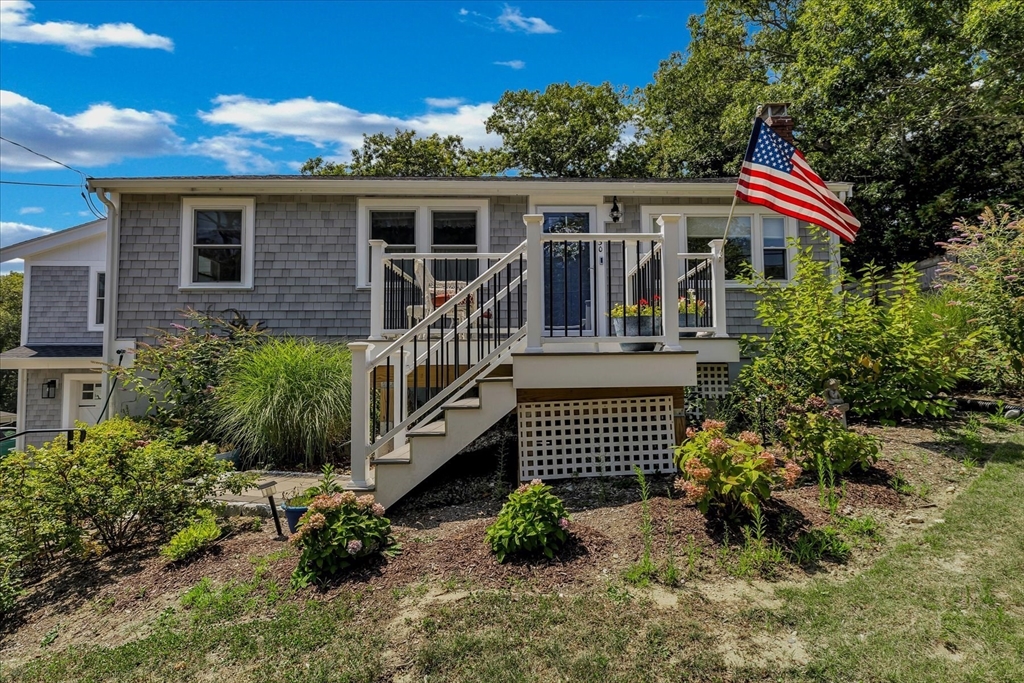 30 Manomet Ave, Plymouth, Massachusetts, 3 Bedrooms Bedrooms, 7 Rooms Rooms,2.5 BathroomsBathrooms,Residential,For Sale,Manomet Ave,73468840
