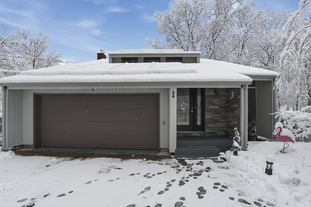 6 Cross, Seekonk, Massachusetts, 3 Bedrooms Bedrooms, 7 Rooms Rooms,2.5 BathroomsBathrooms,Residential,For Sale,Cross,73469366