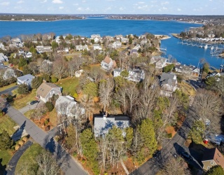 209 Waterside Dr, Falmouth, Massachusetts, 4 Bedrooms Bedrooms, 7 Rooms Rooms,2.5 BathroomsBathrooms,Residential,For Sale,Waterside Dr,73469494
