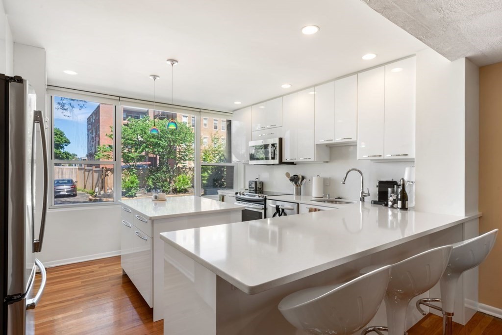 139 Perkins Street, Boston, Massachusetts, 3 Bedrooms Bedrooms, 6 Rooms Rooms,2.5 BathroomsBathrooms,Residential,For Sale,Perkins Street,73470343