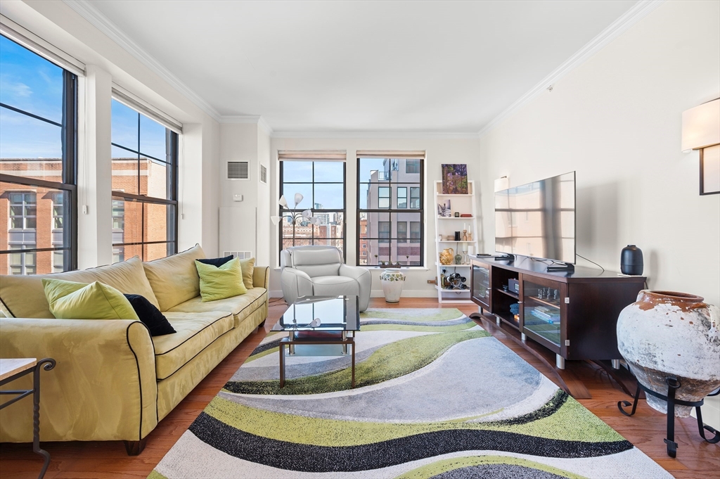 519 Harrison Avenue, Boston, Massachusetts, 2 Bedrooms Bedrooms, 6 Rooms Rooms,2 BathroomsBathrooms,Residential Lease,For Rent,Harrison Avenue,73470353