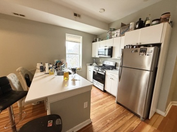 301-305 Dudley St, Boston, Massachusetts, 4 Bedrooms Bedrooms, 6 Rooms Rooms,1 BathroomBathrooms,Residential Lease,For Rent,Dudley St,73378186