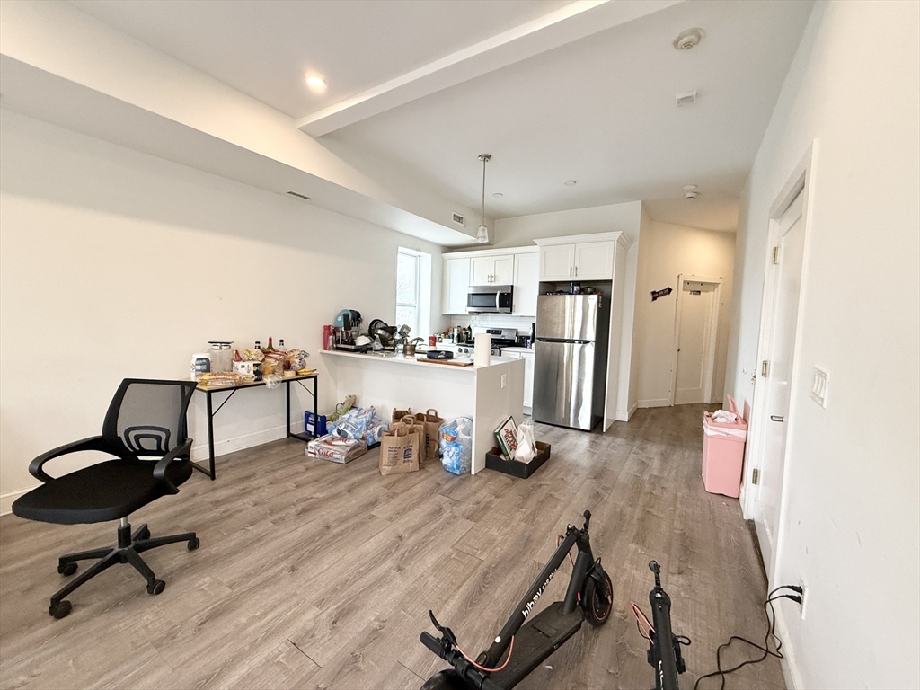 301-305 Dudley St, Boston, Massachusetts, 4 Bedrooms Bedrooms, 6 Rooms Rooms,1 BathroomBathrooms,Residential Lease,For Rent,Dudley St,73378189