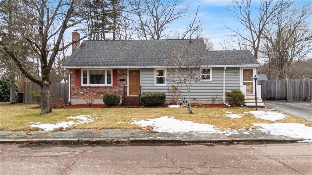 93 Patricia Lane, Weymouth, Massachusetts, 3 Bedrooms Bedrooms, 7 Rooms Rooms,1 BathroomBathrooms,Residential,For Sale,Patricia Lane,73470439
