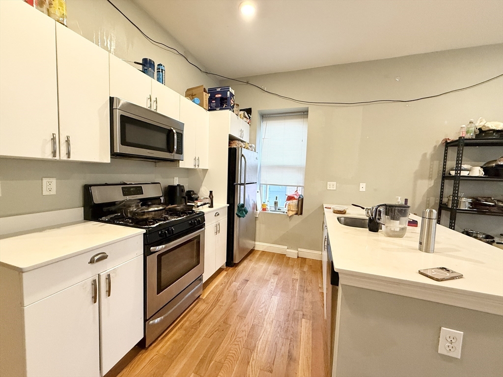 301-305 Dudley St, Boston, Massachusetts, 4 Bedrooms Bedrooms, 7 Rooms Rooms,2 BathroomsBathrooms,Residential Lease,For Rent,Dudley St,73470442