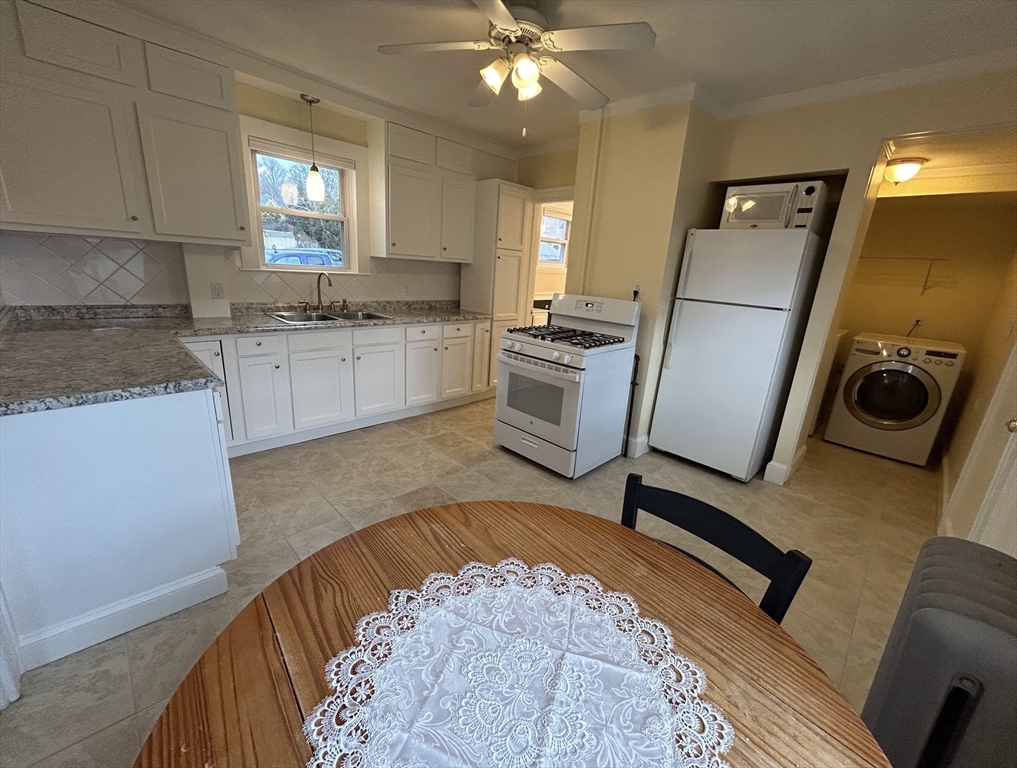 23 Converse Street, Wakefield, Massachusetts, 2 Bedrooms Bedrooms, 6 Rooms Rooms,1 BathroomBathrooms,Residential Lease,For Rent,Converse Street,73470462