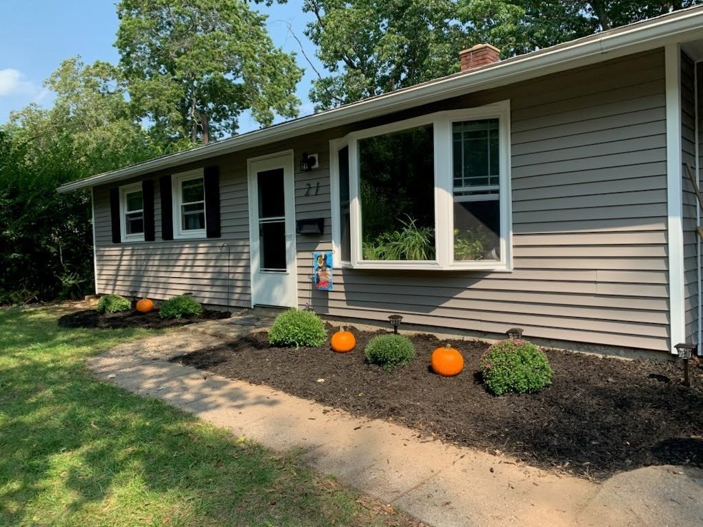 21 Ellen Rd, Brockton, Massachusetts, 3 Bedrooms Bedrooms, 6 Rooms Rooms,1 BathroomBathrooms,Residential,For Sale,Ellen Rd,73470456