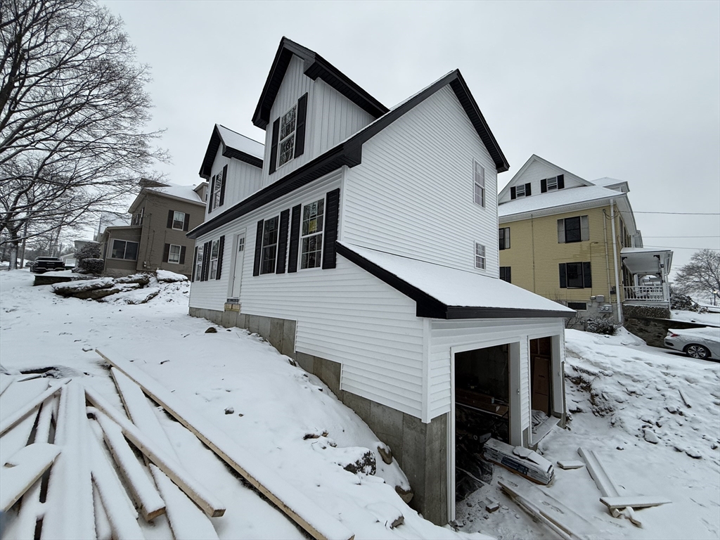 5 Richman Street, Clinton, Massachusetts, 3 Bedrooms Bedrooms, 6 Rooms Rooms,2.5 BathroomsBathrooms,Residential,For Sale,Richman Street,73470486