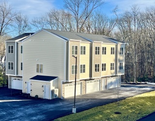 19 Dyer St, Rockland, Massachusetts, 2 Bedrooms Bedrooms, 5 Rooms Rooms,2.5 BathroomsBathrooms,Residential,For Sale,Dyer St,73470416