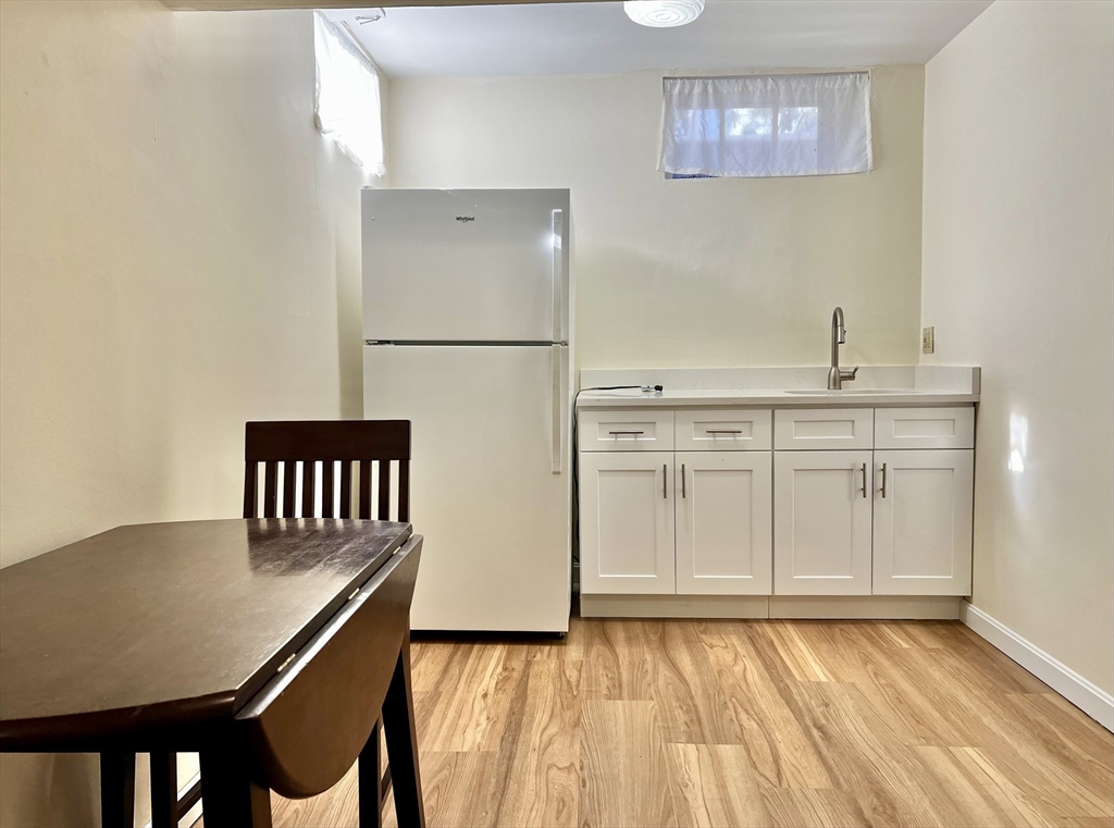 46 Central Ave, Newton, Massachusetts, 1 Bedroom Bedrooms, 1 Room Rooms,1 BathroomBathrooms,Residential Lease,For Rent,Central Ave,73470444