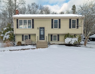 87 Tanglewood Dr, Attleboro, Massachusetts, 3 Bedrooms Bedrooms, 5 Rooms Rooms,1 BathroomBathrooms,Residential,For Sale,Tanglewood Dr,73466883