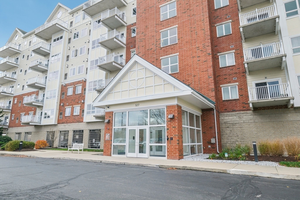 527 Pawtucket, Lowell, Massachusetts, 2 Bedrooms Bedrooms, 5 Rooms Rooms,2 BathroomsBathrooms,Residential,For Sale,Pawtucket,73470532