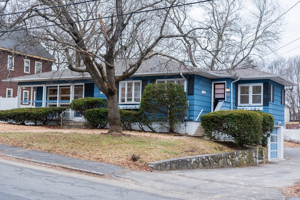 20 Ruskin Avenue, Methuen, Massachusetts, 3 Bedrooms Bedrooms, 6 Rooms Rooms,1.5 BathroomsBathrooms,Residential,For Sale,Ruskin Avenue,73470533