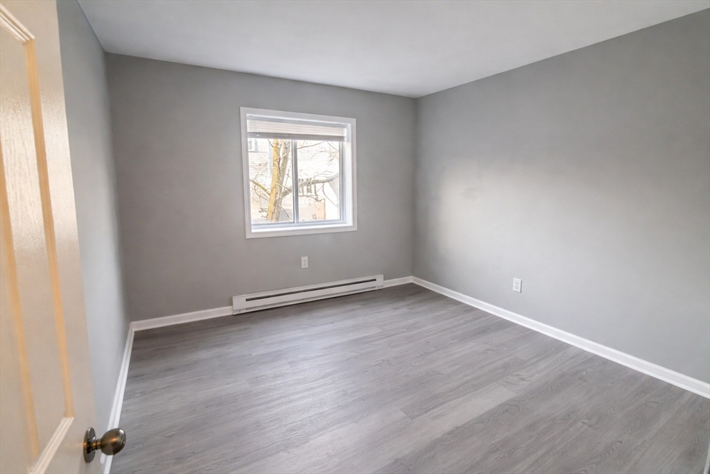 4 Universal St, Framingham, Massachusetts, 2 Bedrooms Bedrooms, 5 Rooms Rooms,1 BathroomBathrooms,Residential Lease,For Rent,Universal St,73470420