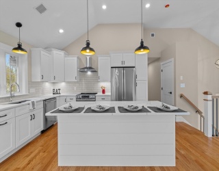 514 Park Street, Stoughton, Massachusetts, 3 Bedrooms Bedrooms, 7 Rooms Rooms,2.5 BathroomsBathrooms,Residential,For Sale,Park Street,73460109