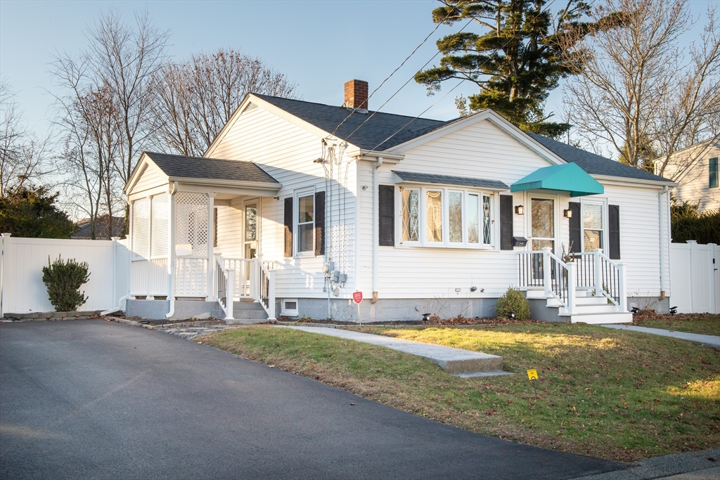 395 Hawes St, New Bedford, Massachusetts, 2 Bedrooms Bedrooms, 5 Rooms Rooms,1 BathroomBathrooms,Residential,For Sale,Hawes St,73458957