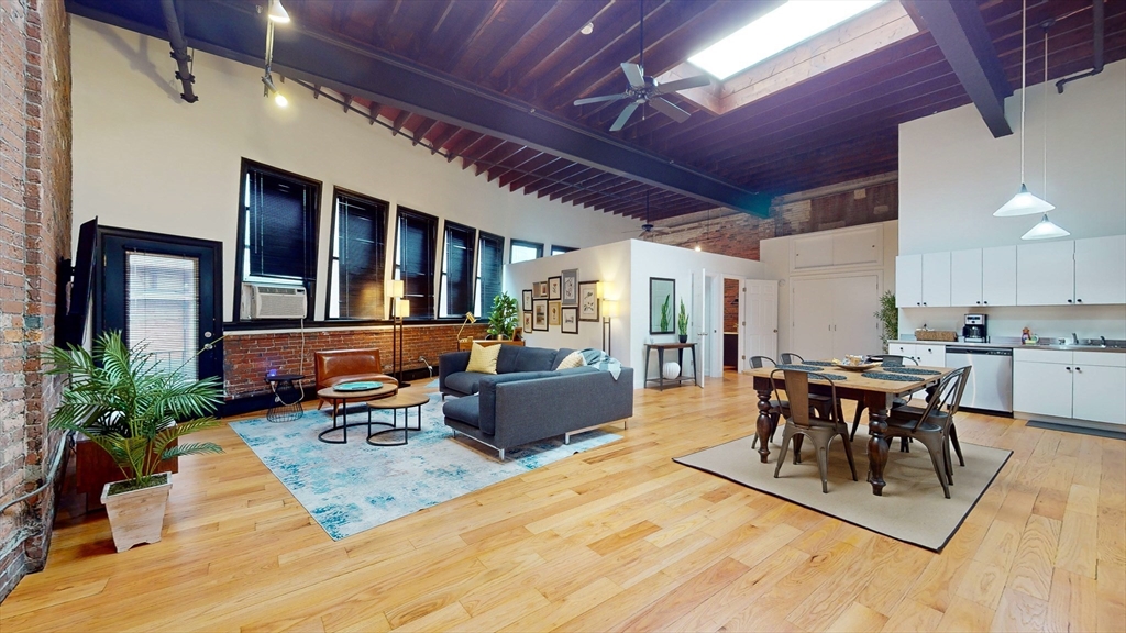 19 Stanhope, Boston, Massachusetts, 2 Bedrooms Bedrooms, 4 Rooms Rooms,1 BathroomBathrooms,Residential Lease,For Rent,Stanhope,73455107