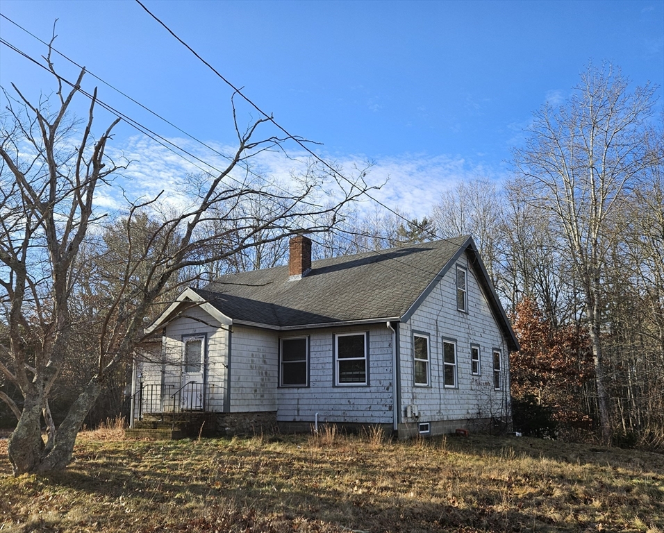 618 Wareham St, Middleboro, Massachusetts, 3 Bedrooms Bedrooms, 7 Rooms Rooms,1 BathroomBathrooms,Residential,For Sale,Wareham St,73470572