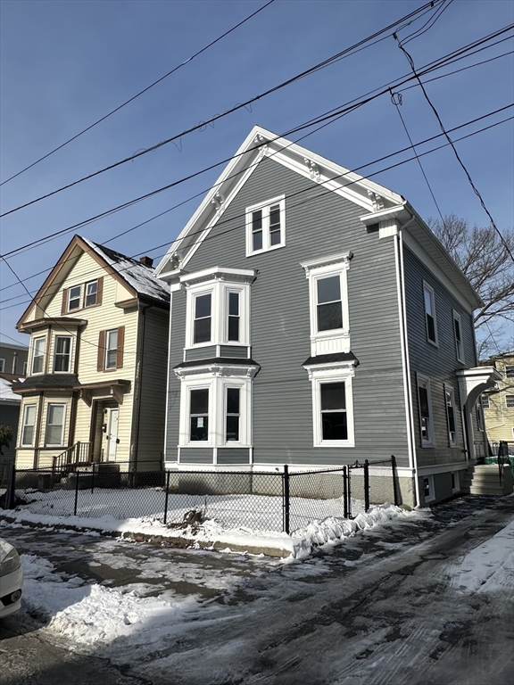 25 W Baltimore St, Lynn, Massachusetts, 7 Bedrooms Bedrooms, 12 Rooms Rooms,3 BathroomsBathrooms,Residential Income,For Sale,W Baltimore St,73470578