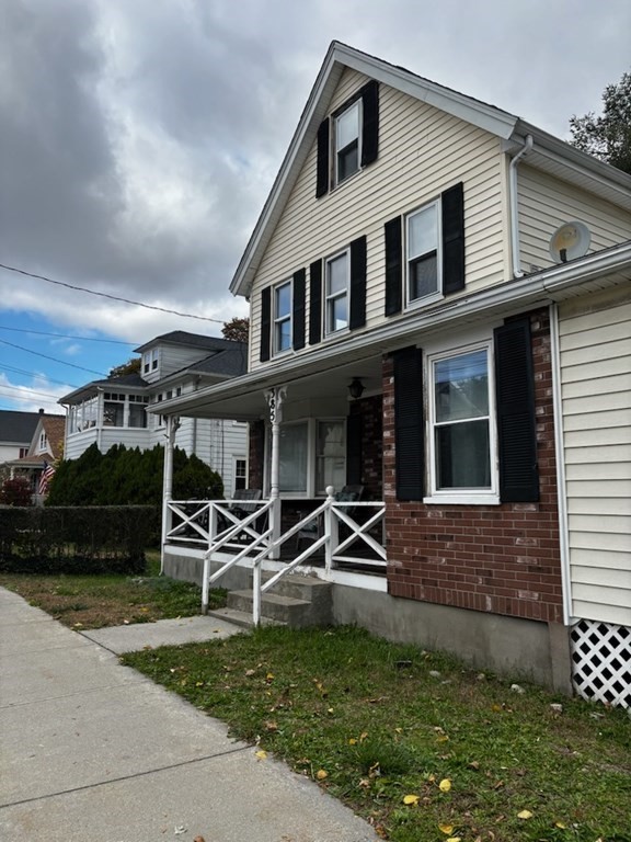 385 Nahatan St, Norwood, Massachusetts, 2 Bedrooms Bedrooms, 5 Rooms Rooms,1.5 BathroomsBathrooms,Residential Lease,For Rent,Nahatan St,73470608