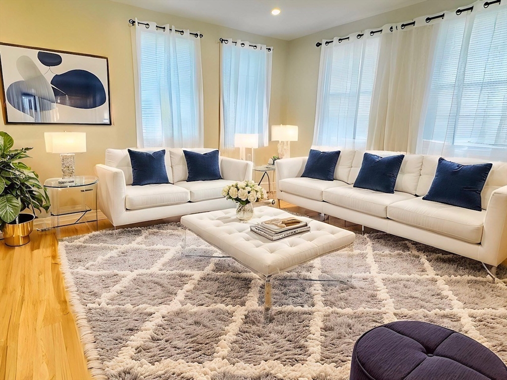 246 Ash Street, Waltham, Massachusetts, 4 Bedrooms Bedrooms, 8 Rooms Rooms,1.5 BathroomsBathrooms,Residential Lease,For Rent,Ash Street,73470664