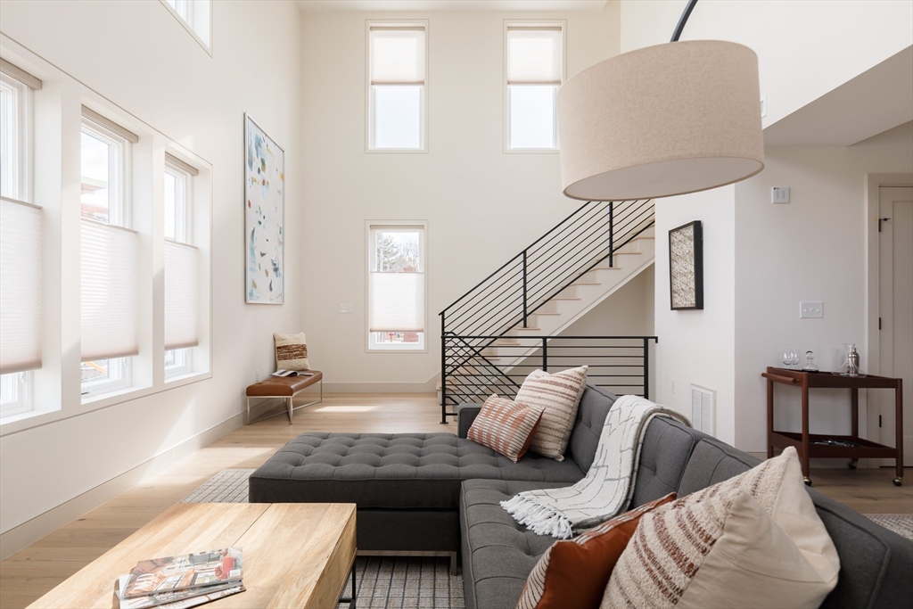 17 Smith Place, Cambridge, Massachusetts, 5 Bedrooms Bedrooms, 8 Rooms Rooms,3 BathroomsBathrooms,Residential,For Sale,Smith Place,73470567