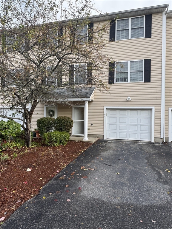 81 Salem Rd, Billerica, Massachusetts, 2 Bedrooms Bedrooms, 4 Rooms Rooms,1.5 BathroomsBathrooms,Residential,For Sale,Salem Rd,73459097