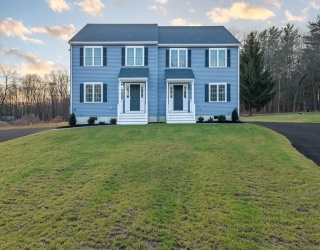 44- 46 Carey Street, Rockland, Massachusetts, 4 Bedrooms Bedrooms, 12 Rooms Rooms,3 BathroomsBathrooms,Residential Income,For Sale,Carey Street,73470553