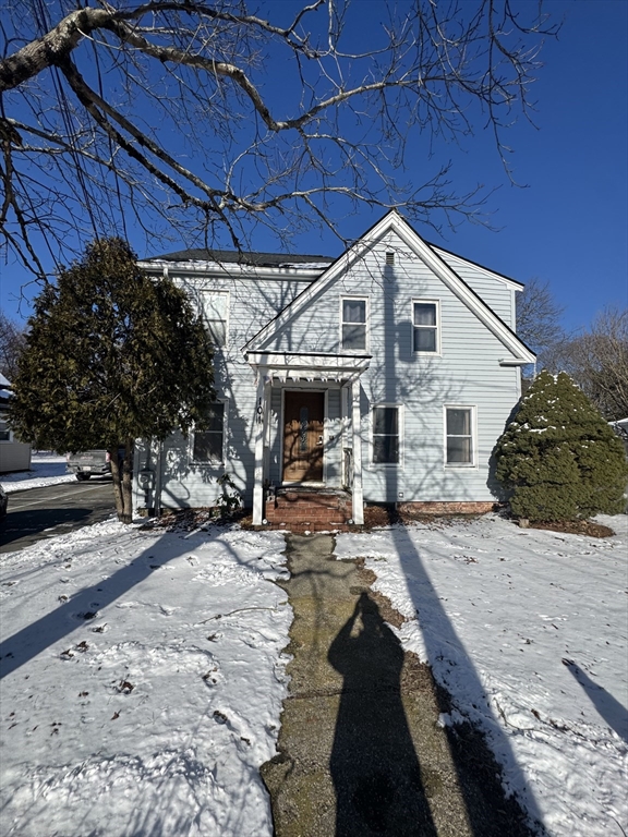 101 Central St, Rockland, Massachusetts, 4 Bedrooms Bedrooms, 7 Rooms Rooms,1 BathroomBathrooms,Residential,For Sale,Central St,73465043