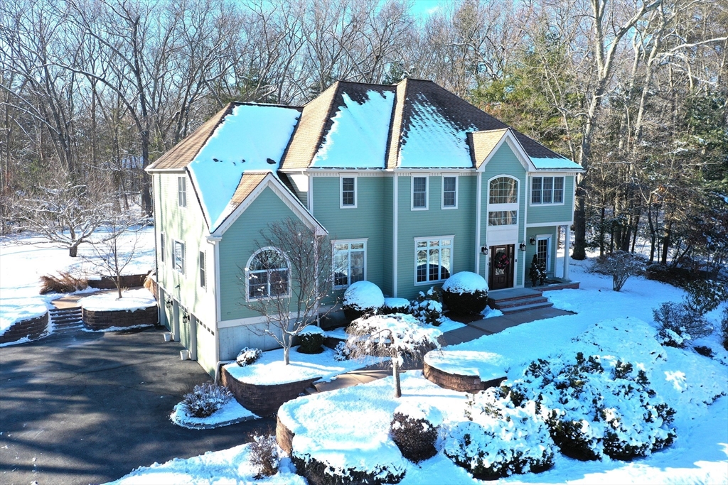 26 Dover Drive, Walpole, Massachusetts, 5 Bedrooms Bedrooms, 14 Rooms Rooms,5.5 BathroomsBathrooms,Residential,For Sale,Dover Drive,73470750