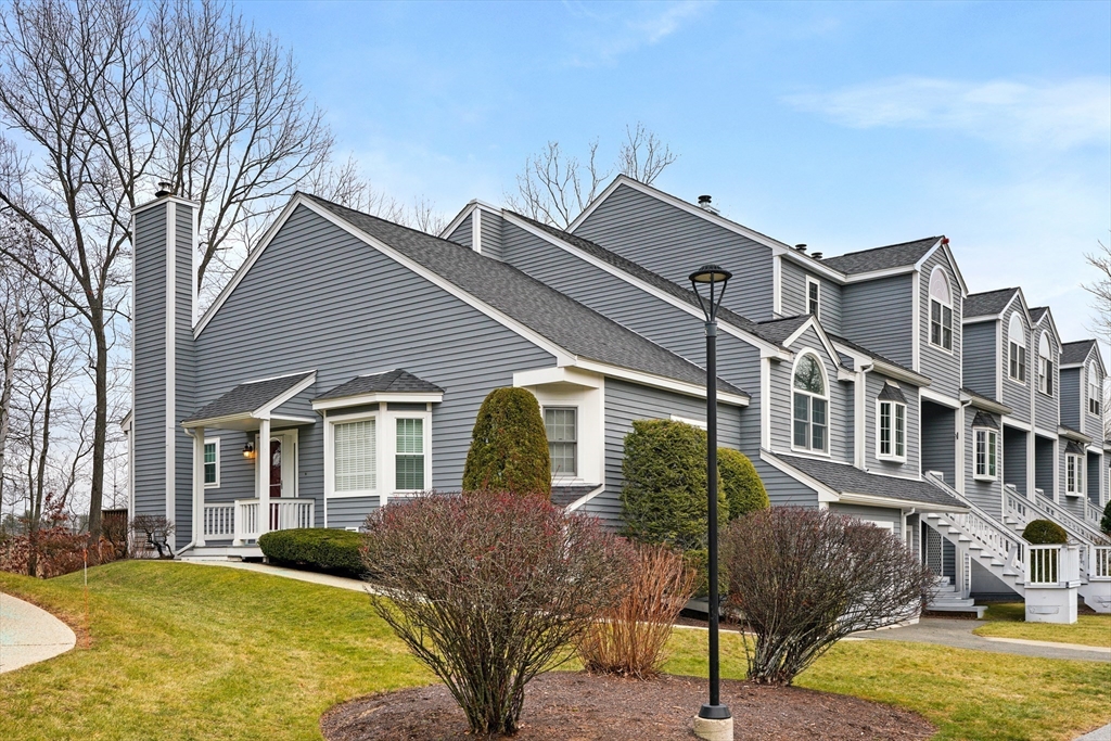 1200 Salem St, Lynnfield, Massachusetts, 2 Bedrooms Bedrooms, 5 Rooms Rooms,3 BathroomsBathrooms,Residential,For Sale,Salem St,73463748