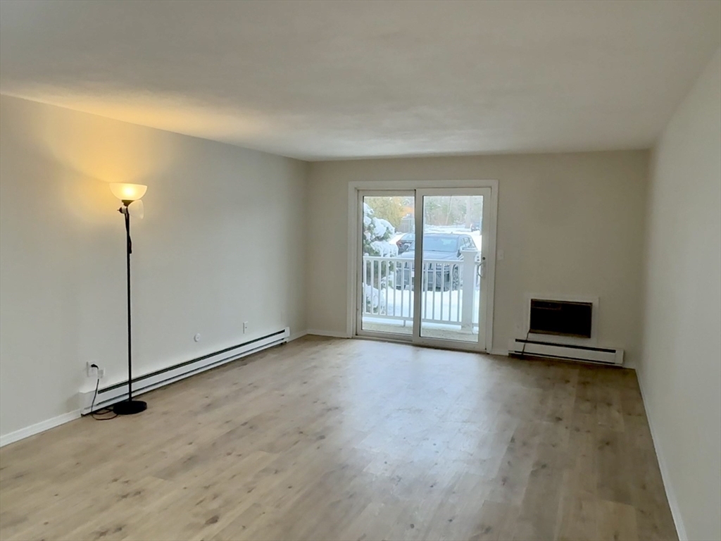 180 Main Street, Bridgewater, Massachusetts, 2 Bedrooms Bedrooms, 4 Rooms Rooms,1.5 BathroomsBathrooms,Residential Lease,For Rent,Main Street,73470771