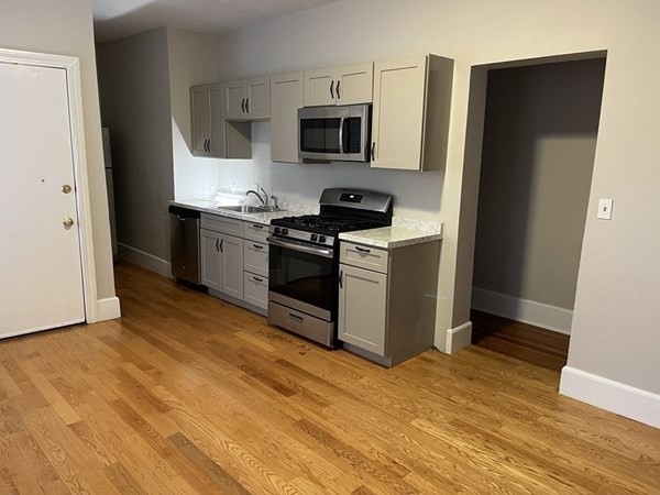 73 Charles Street, Boston, Massachusetts, 5 Bedrooms Bedrooms, 7 Rooms Rooms,1 BathroomBathrooms,Residential Lease,For Rent,Charles Street,73470800