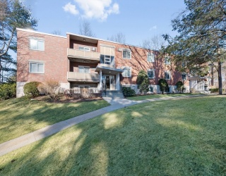 33 Jacqueline Rd, Waltham, Massachusetts, 2 Bedrooms Bedrooms, 4 Rooms Rooms,1 BathroomBathrooms,Residential,For Sale,Jacqueline Rd,73470811